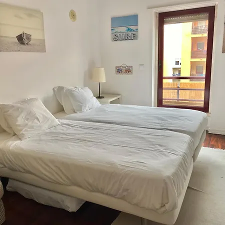 Lisbon Coast, 3 Bedroom With Large Terrace Apartment Linda-a-Velha